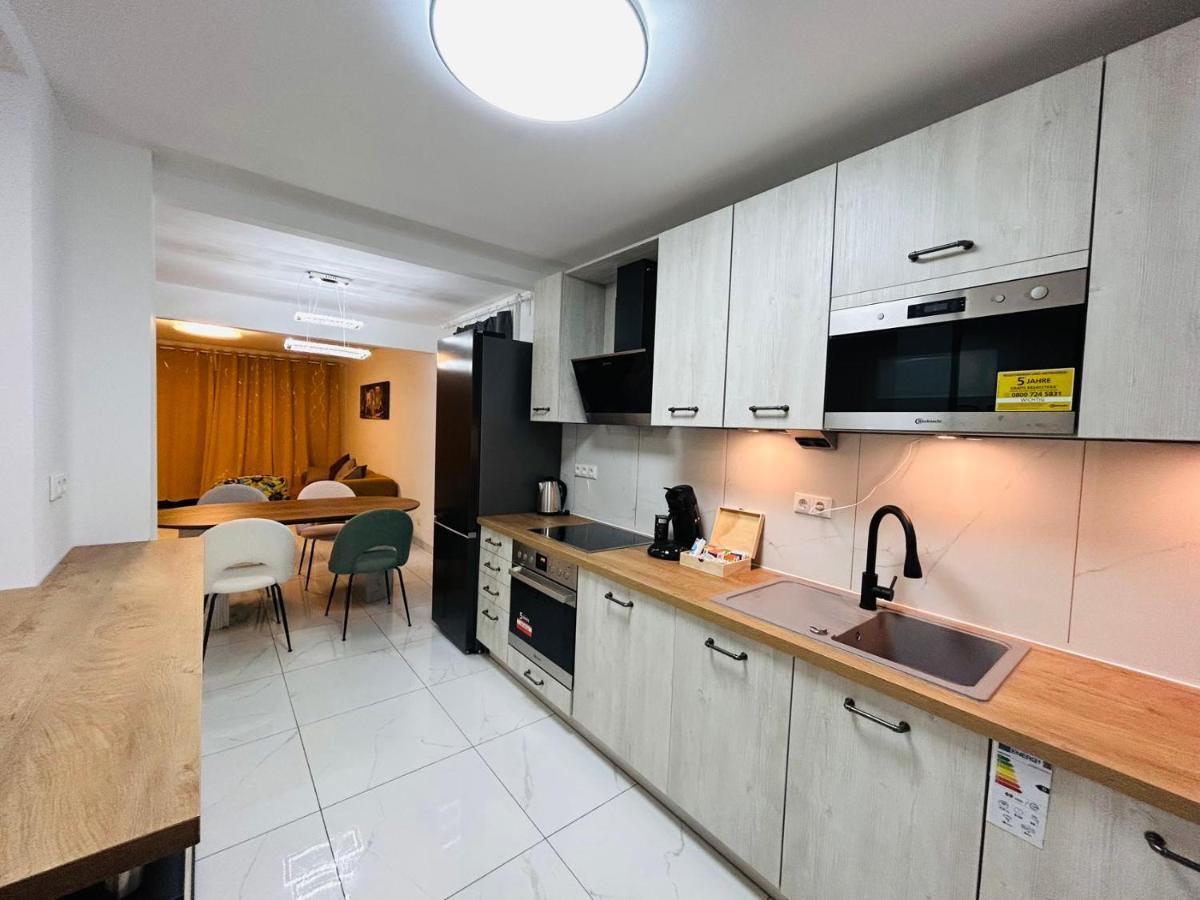 Messe Hv-1 Apartment *