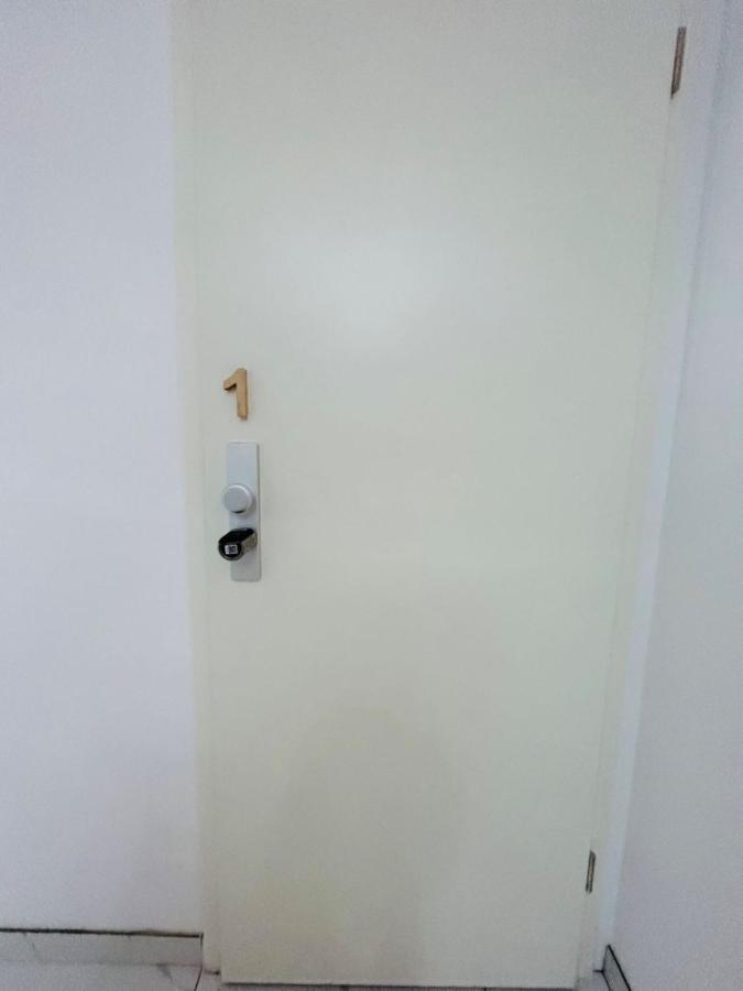 Messe Hv-1 Apartment
